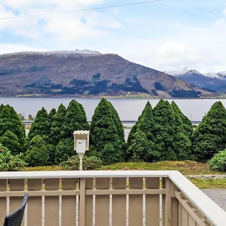 8 Person In Eidsvåg