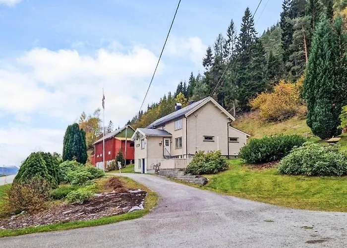 8 Person In * Eidsvåg