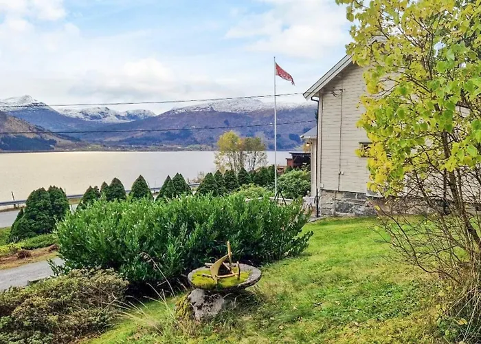 8 Person In Eidsvåg