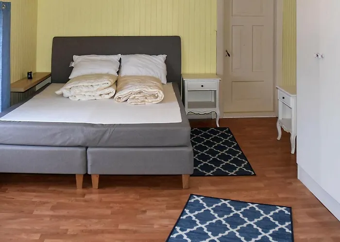 8 Person In Eidsvåg