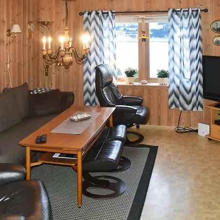 8 Person In Eidsvåg